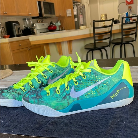 Nike Kobe 9 EM Easter 2014 Hyper Green Basketball Shoe 646701-300 Mens Size 13 - Picture 1 of 10